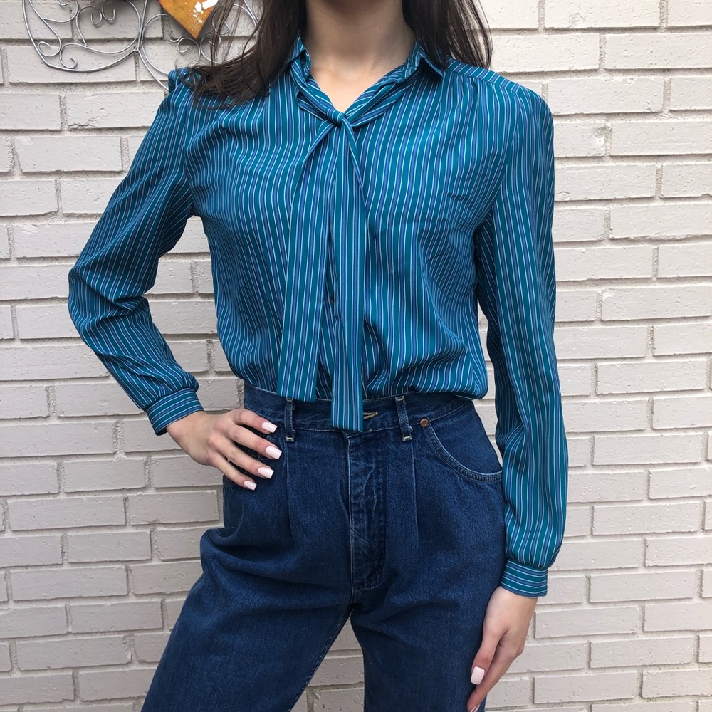 💙Vintage Pin Stripe Button Down Blouse